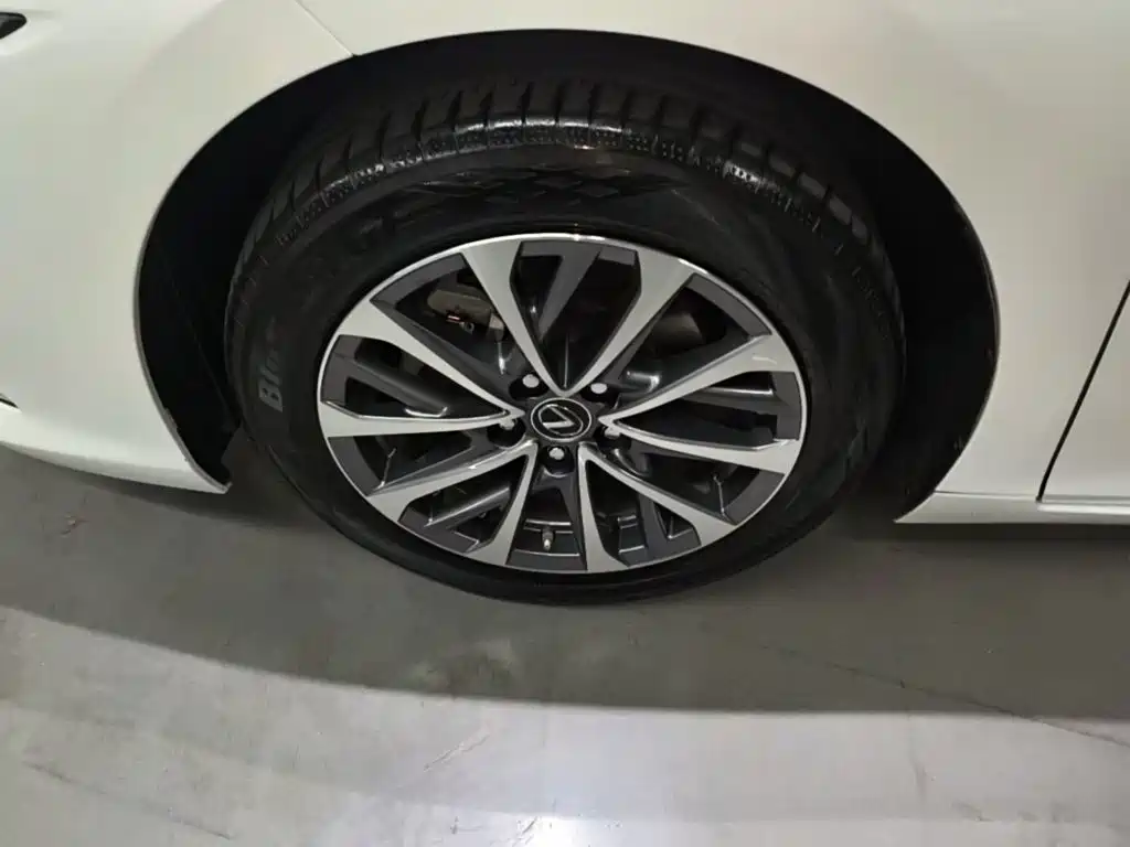 Lexus ES — миниатюра 23