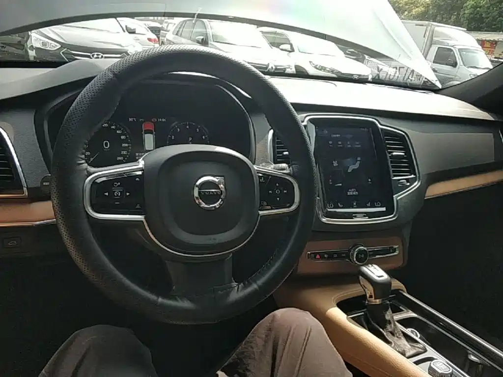 Volvo XC90 — миниатюра 10