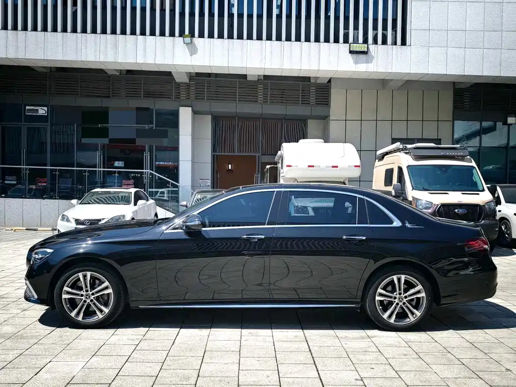 Mercedes-Benz E-Class — миниатюра 3