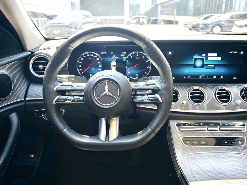 Mercedes-Benz E-Class — миниатюра 7