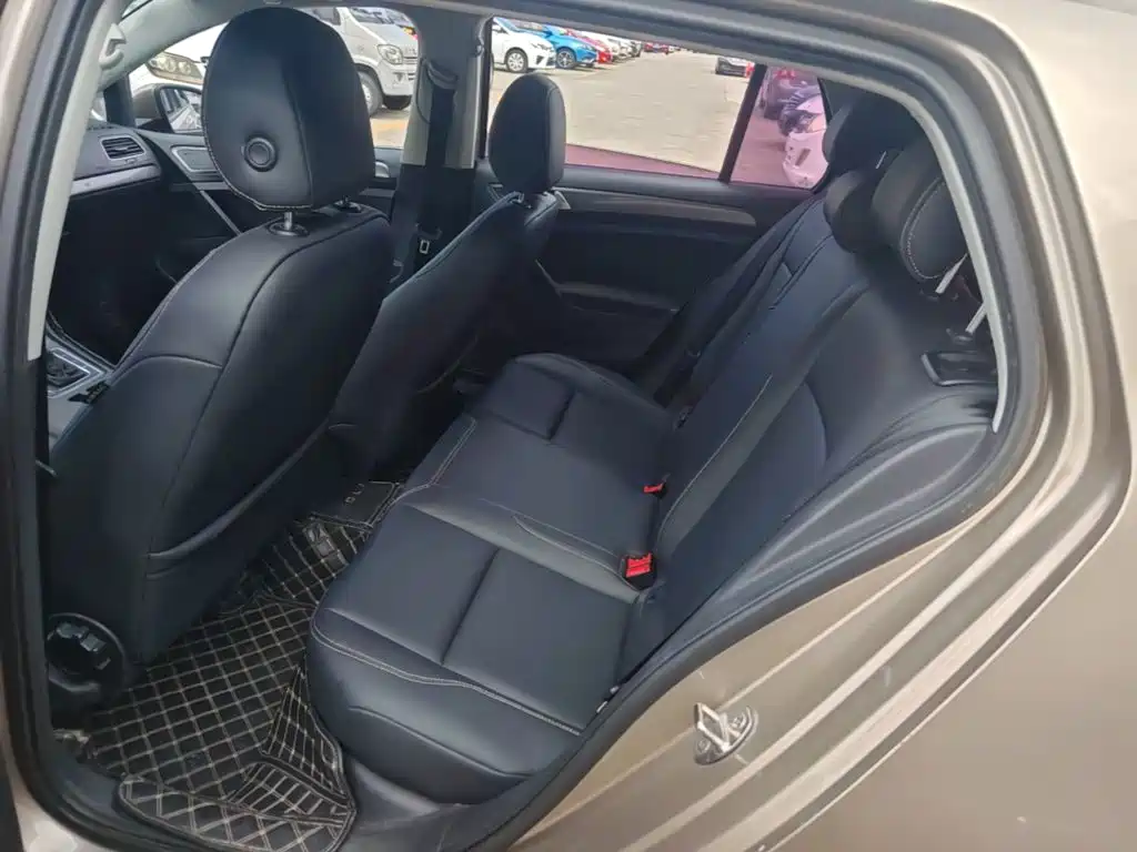 Volkswagen Golf — миниатюра 17