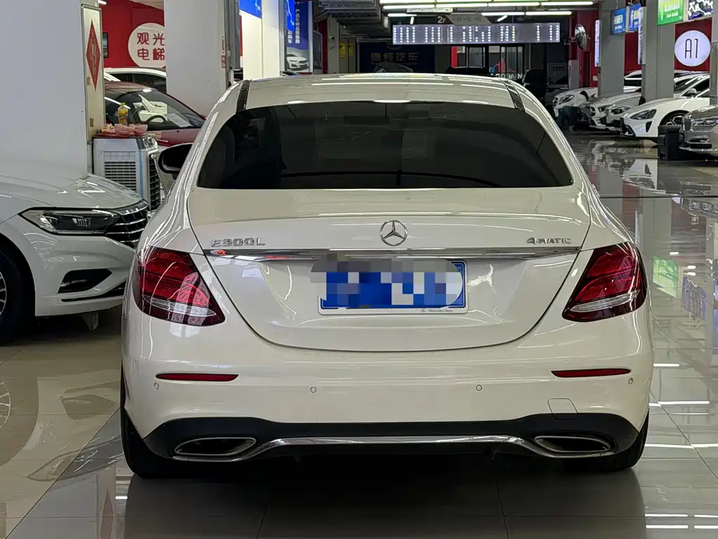 Mercedes-Benz E-Class — миниатюра 8