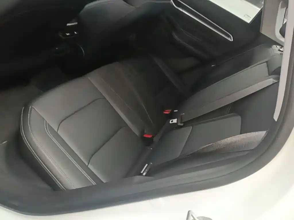 Geely Emgrand — миниатюра 17