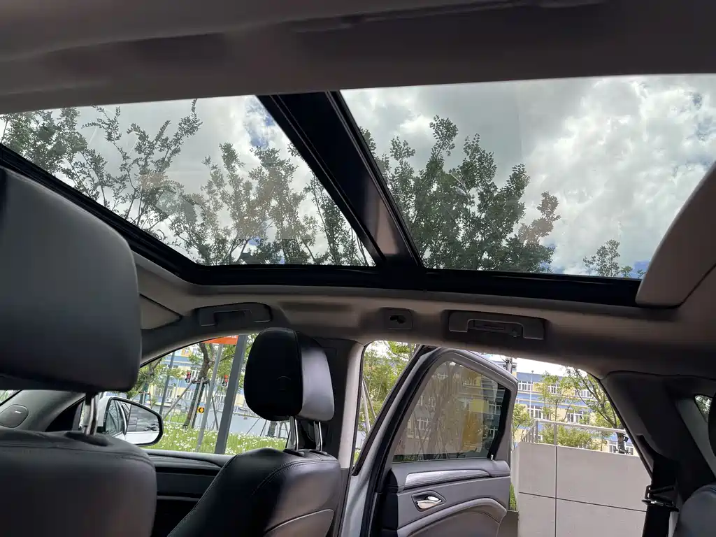Cadillac SRX — миниатюра 14