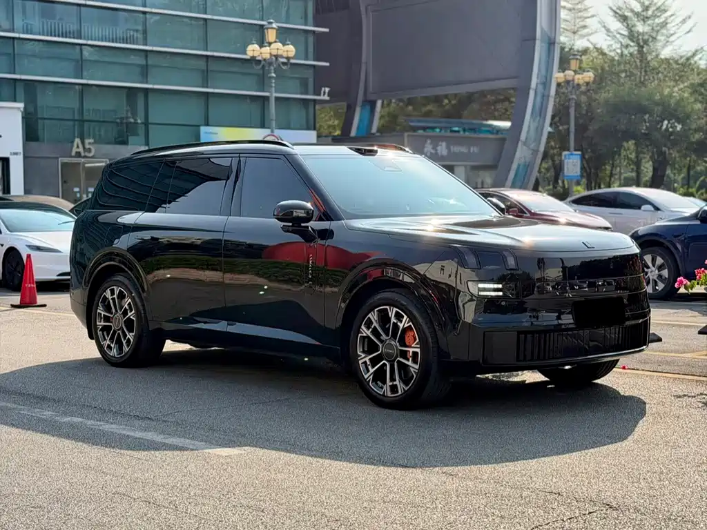 Lynk & Co 900 — миниатюра 9
