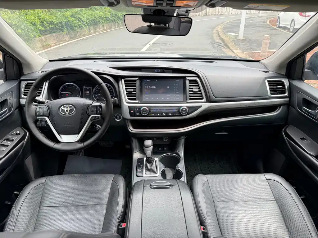 Toyota Highlander 2018 2.0T 7 мест V