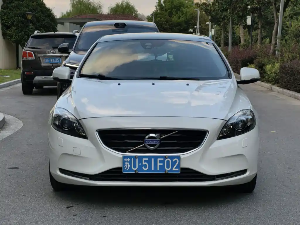 Volvo V40 — миниатюра 2