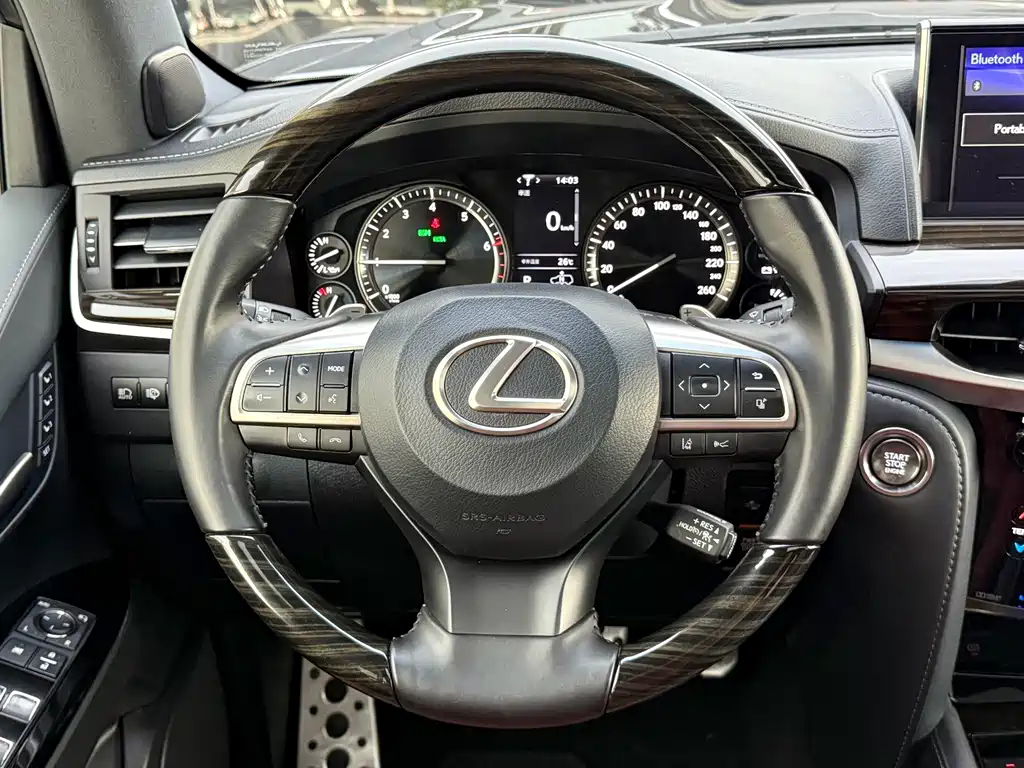 Lexus LX — миниатюра 5