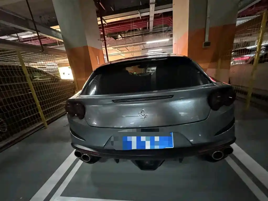 FERRARI GTC4LUSSO