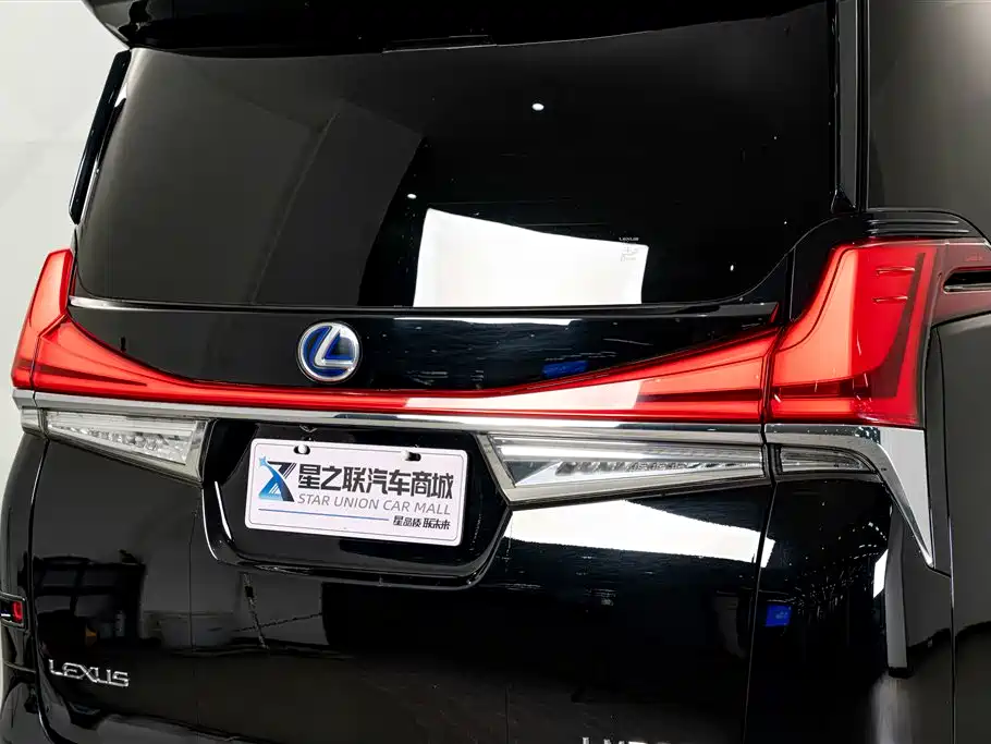 Lexus LM — миниатюра 8