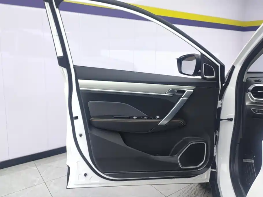 Geely Binyue — миниатюра 7