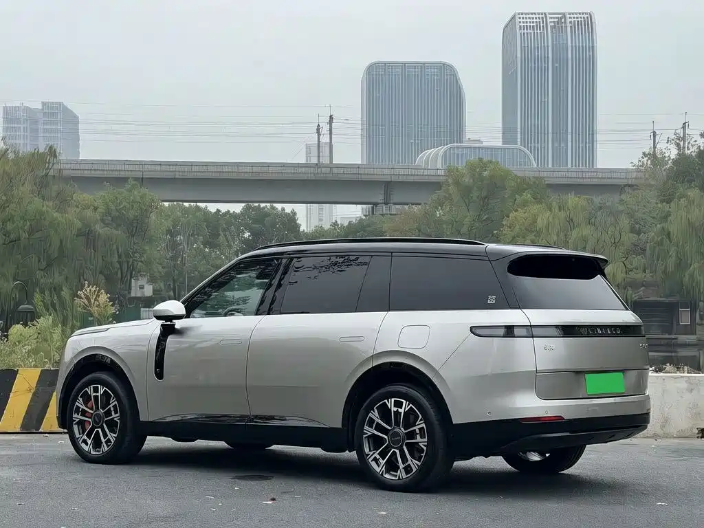 Lynk & Co 900 — миниатюра 6