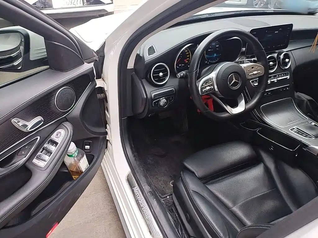 Mercedes-Benz C-Class — миниатюра 16
