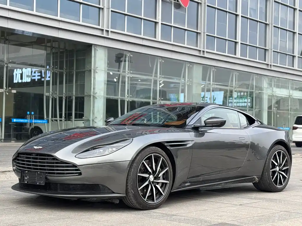ASTON MARTIN DB11