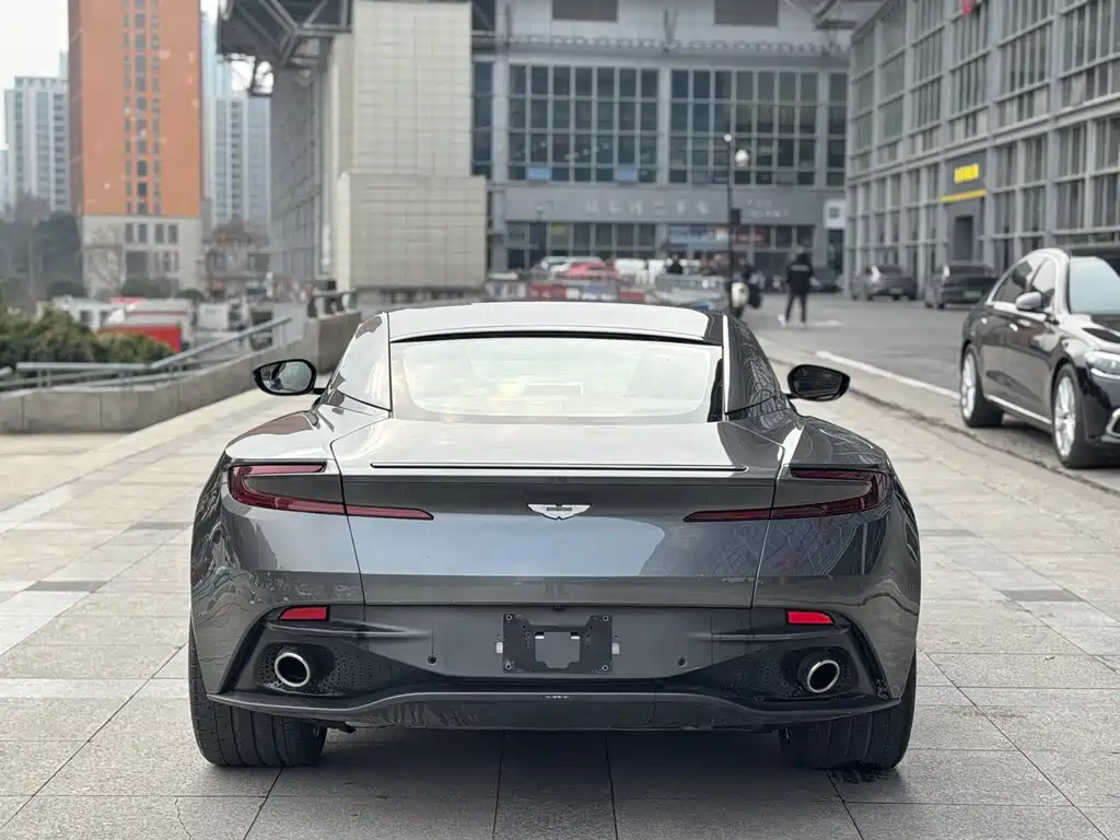ASTON MARTIN DB11