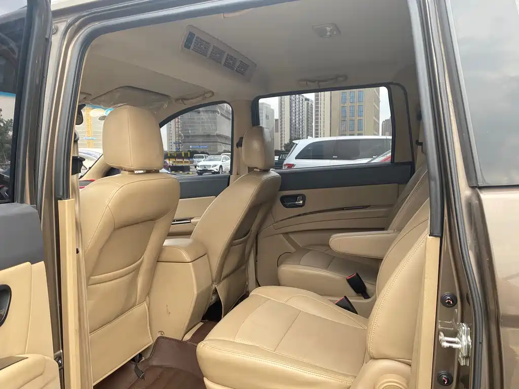Wuling Hongguang — миниатюра 12
