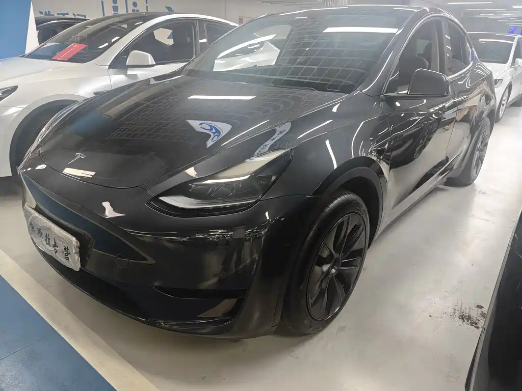 Tesla Model Y 2024 RWD Drive Dynamic Edition