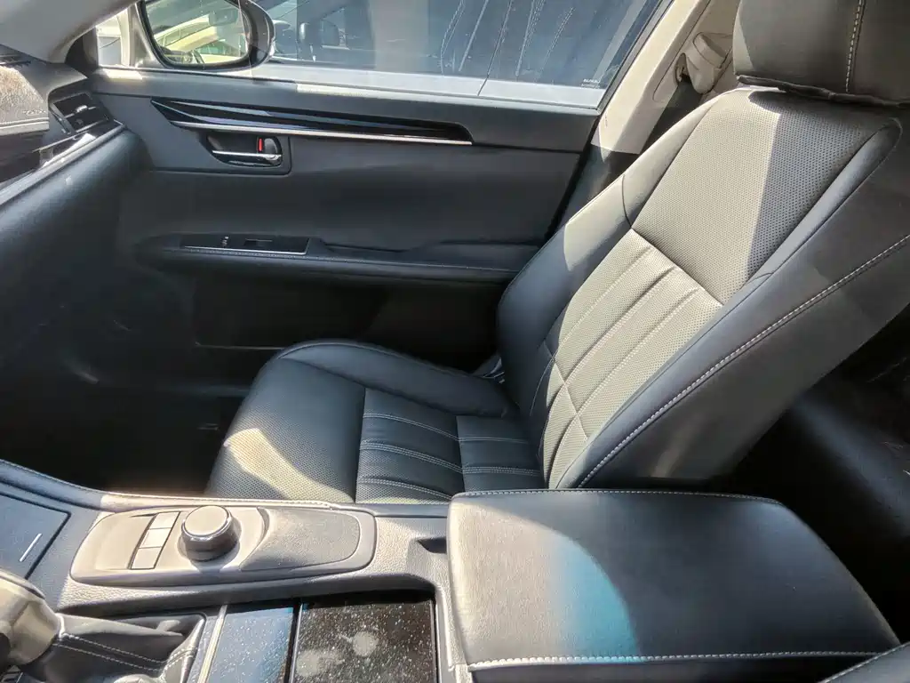 Lexus ES — миниатюра 7