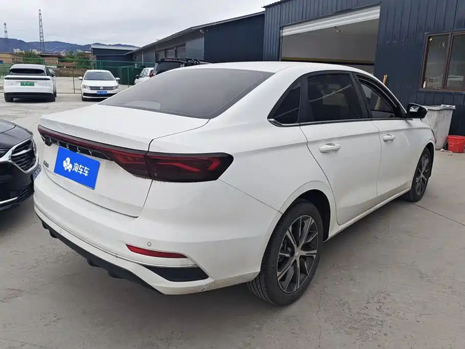 Geely Emgrand — миниатюра 3