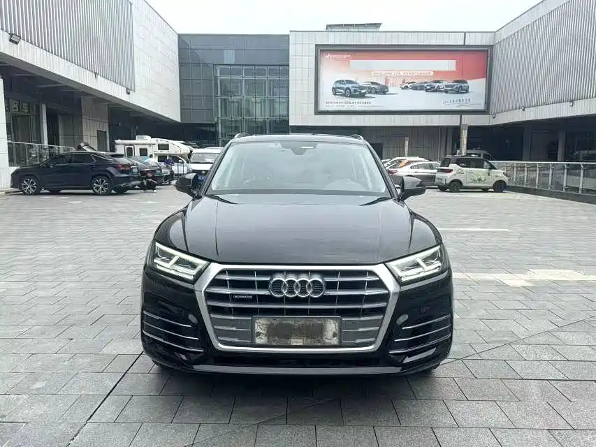 Audi Q5L — миниатюра 2