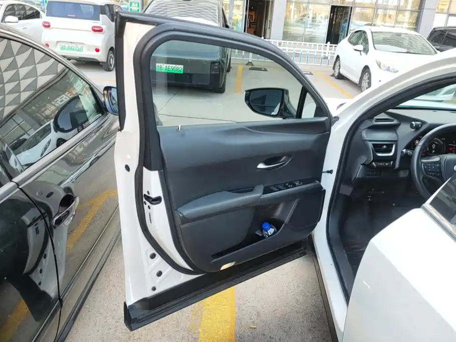 Lexus UX — миниатюра 7