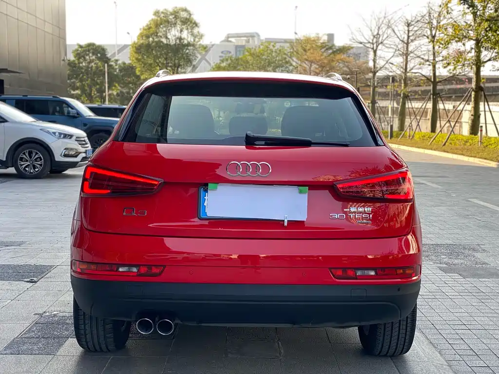 AUDI Q3