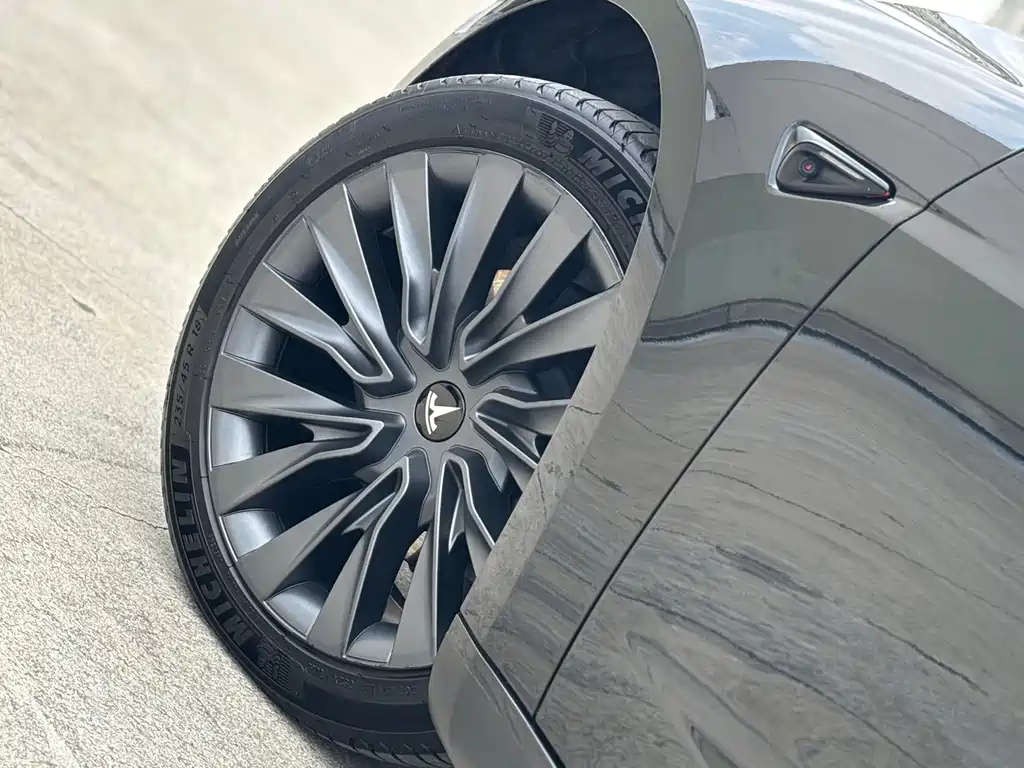 Tesla Model 3 — миниатюра 9