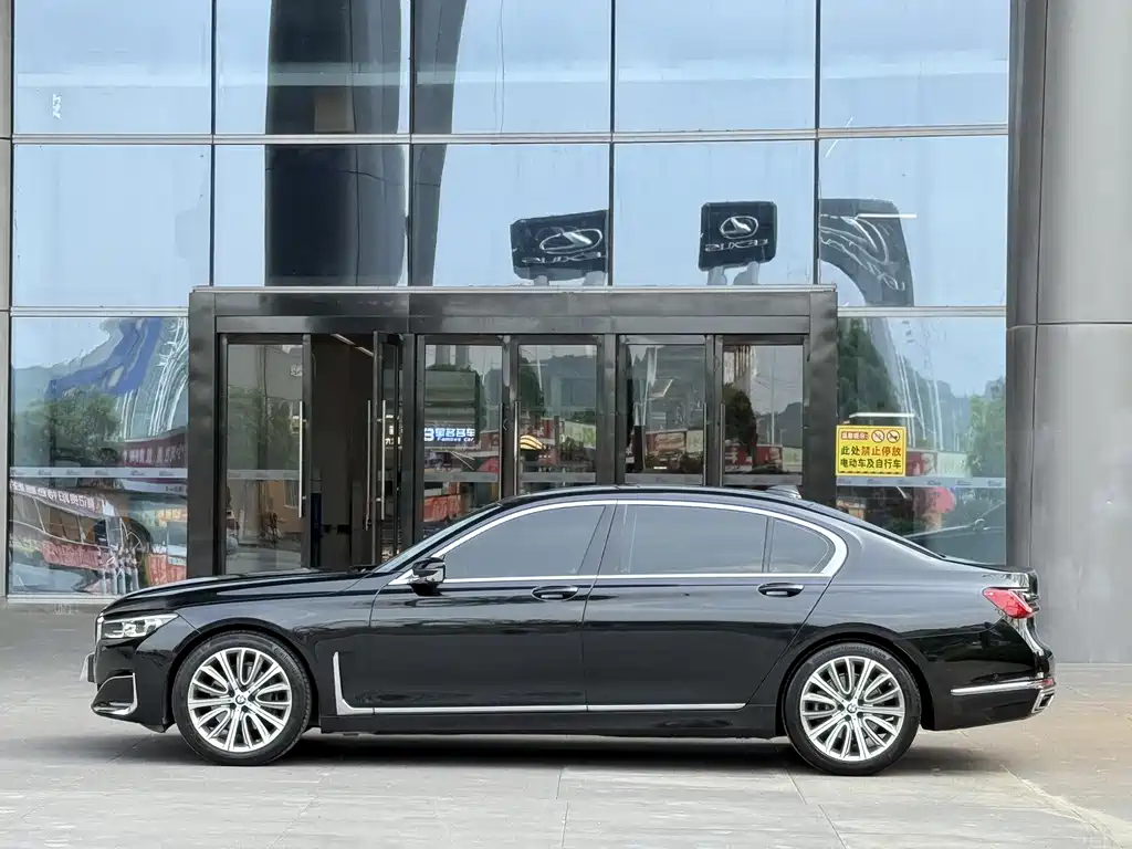 BMW 7 Series 7 2021 740Li Lead Luxury
