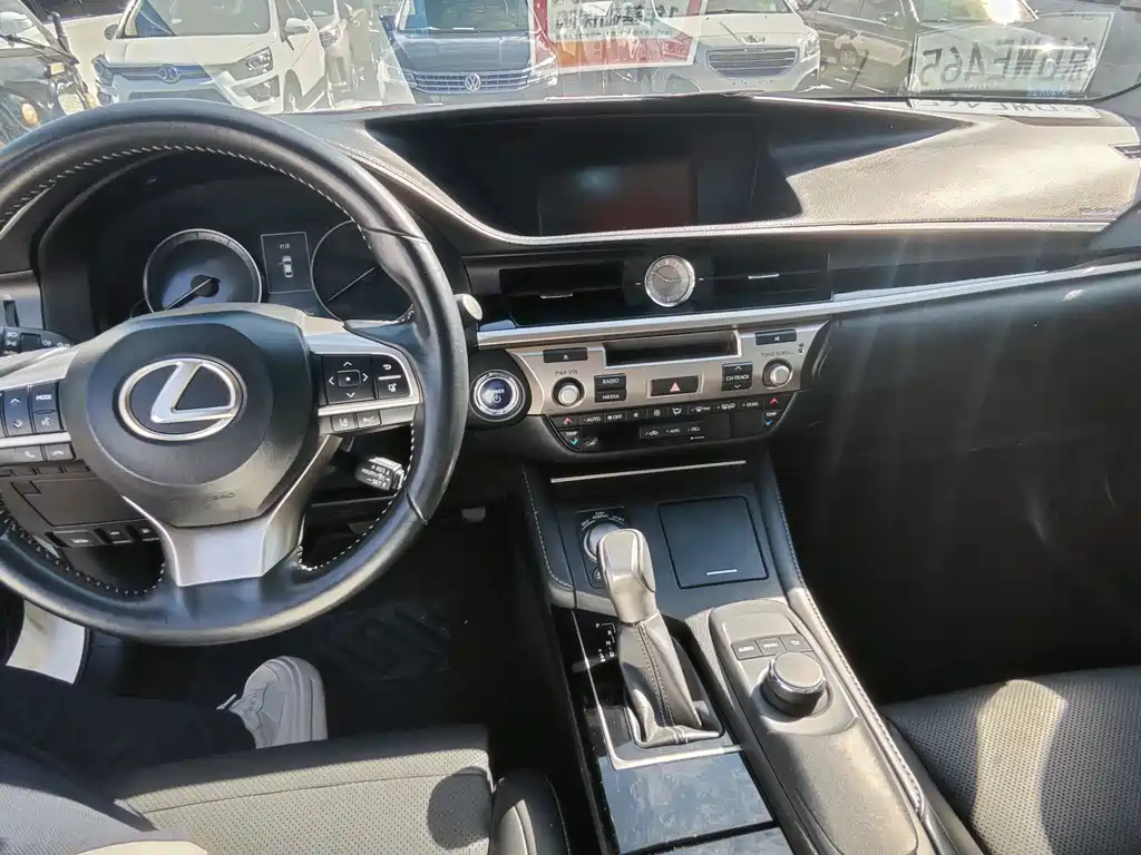 Lexus ES — миниатюра 9