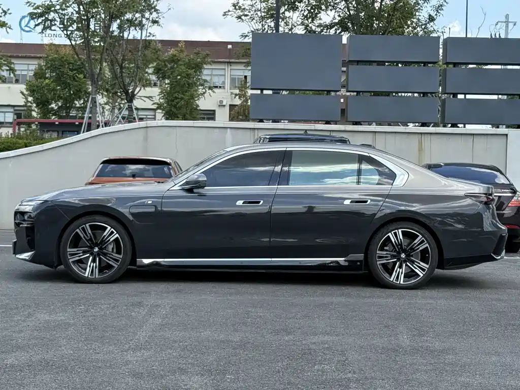 BMW i7 — миниатюра 4