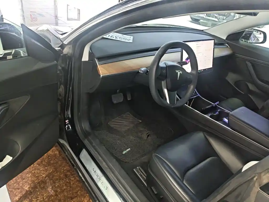 Tesla Model 3 — миниатюра 16