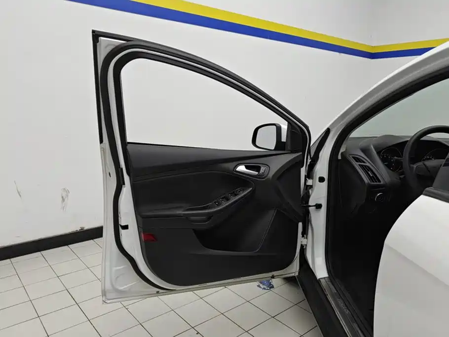 Ford Focus — миниатюра 7