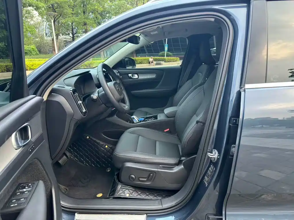 Volvo XC40 — миниатюра 5