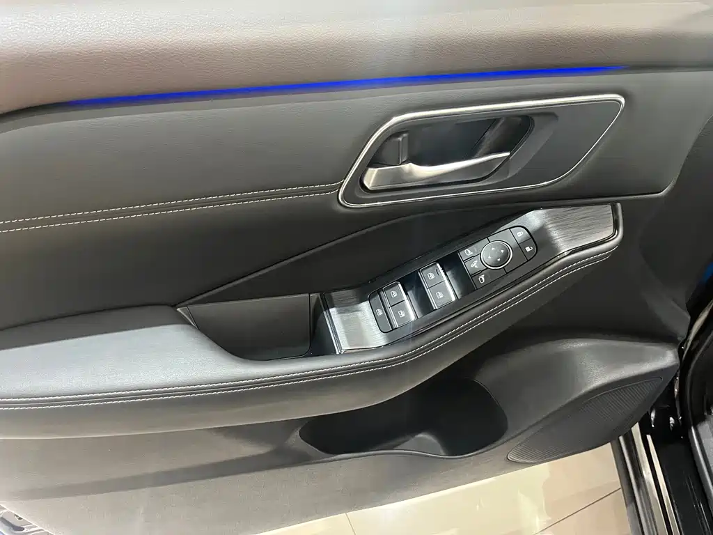 Nissan X-Trail — миниатюра 8