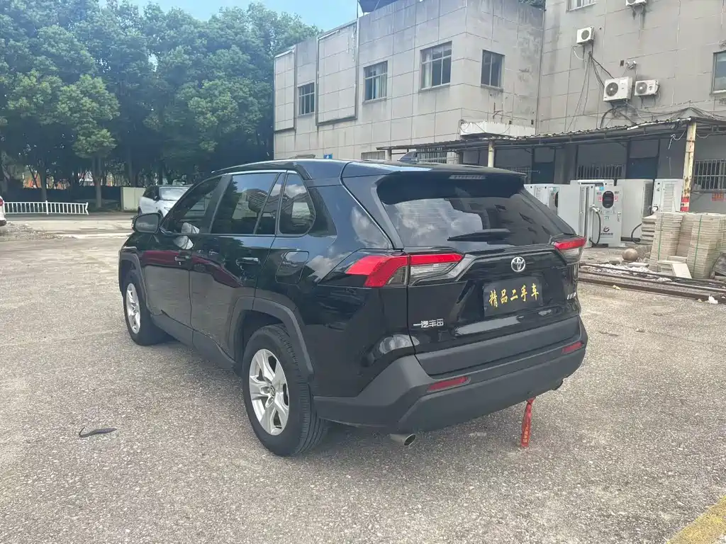 Toyota RAV4 — миниатюра 9