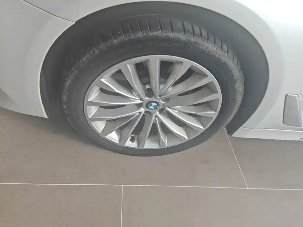 BMW 5 Series — миниатюра 23