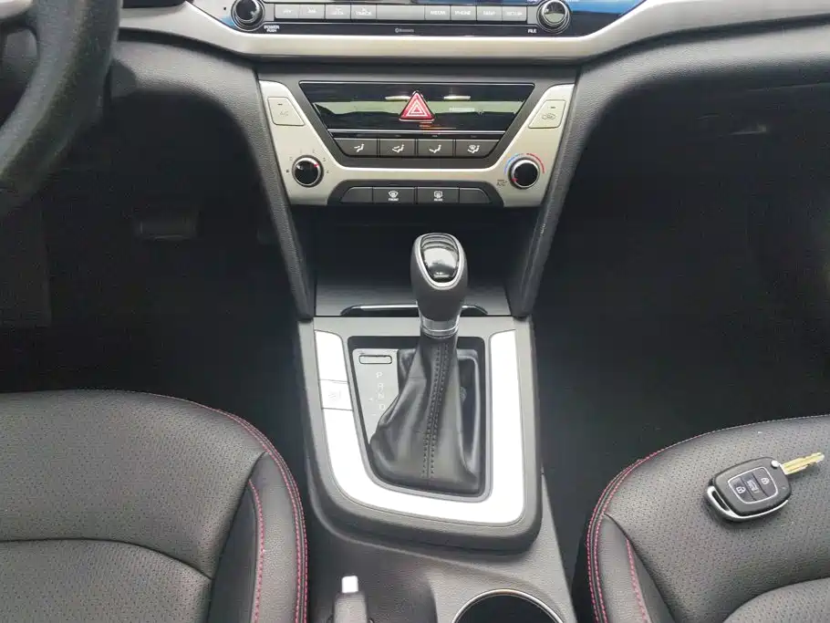 Hyundai Elantra — миниатюра 16