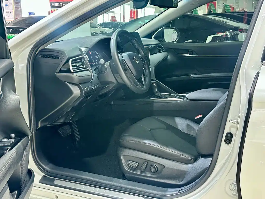 Toyota Camry — миниатюра 9