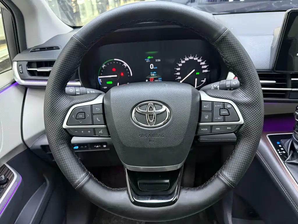 Toyota Granvia — миниатюра 10