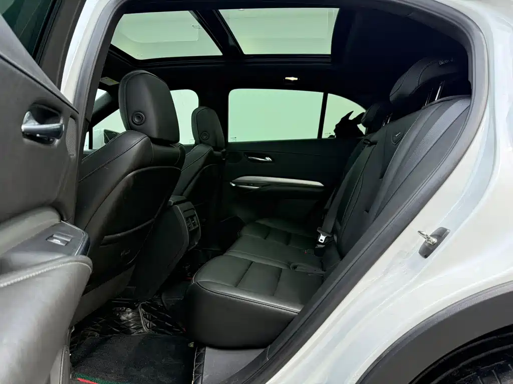 Cadillac XT4 — миниатюра 13