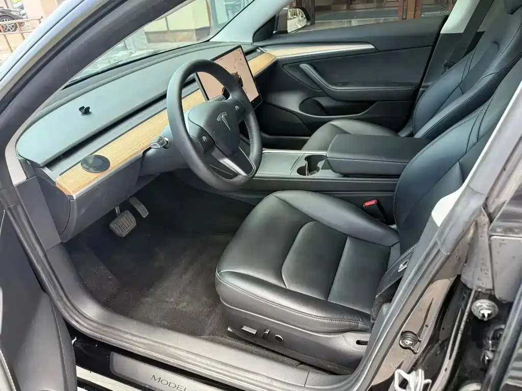 Tesla Model 3 — миниатюра 9