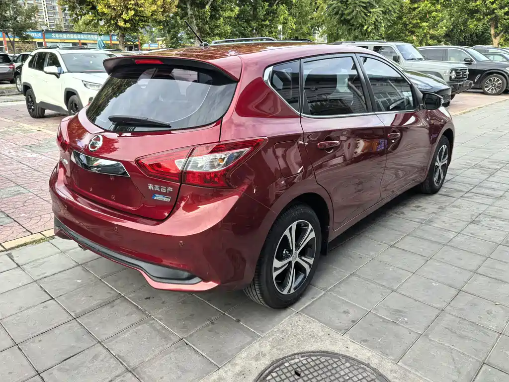 Nissan Tiida — миниатюра 3