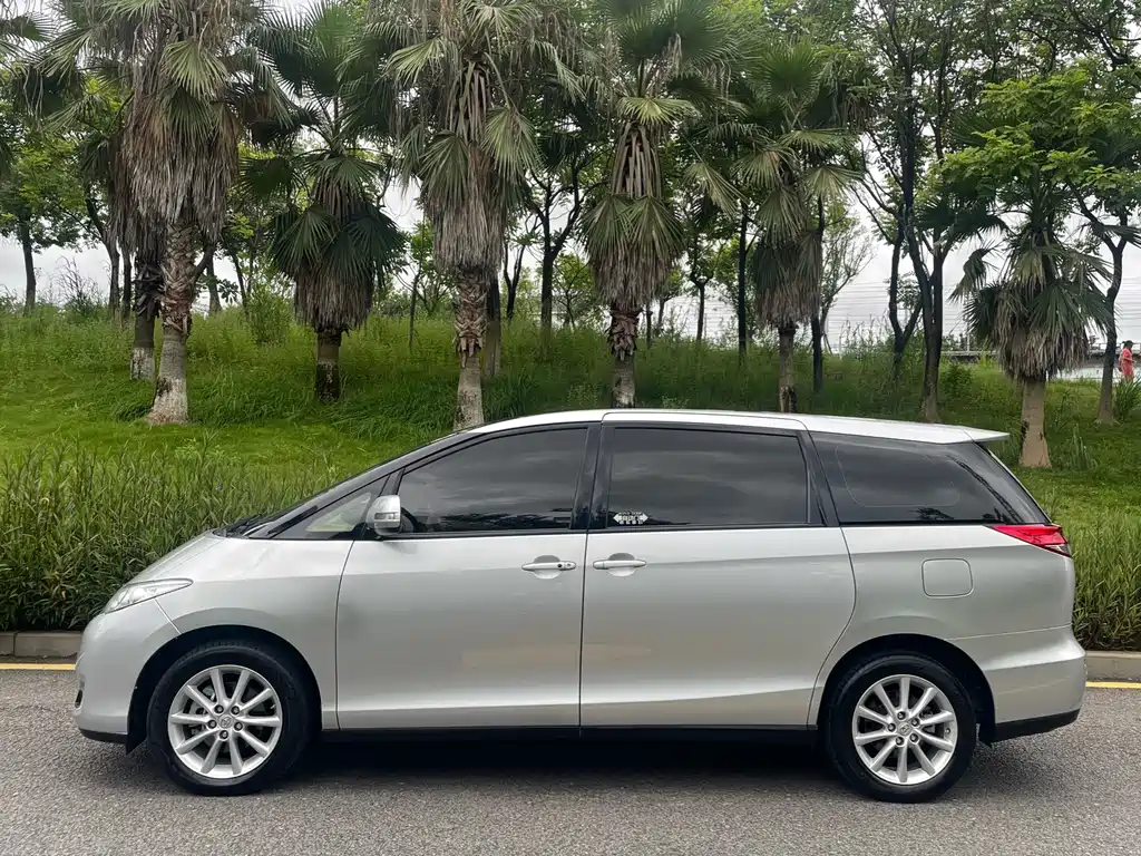 Toyota Previa — миниатюра 5
