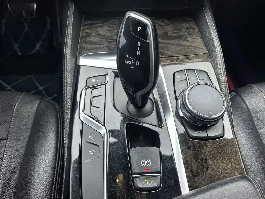 BMW 5 Series — миниатюра 18