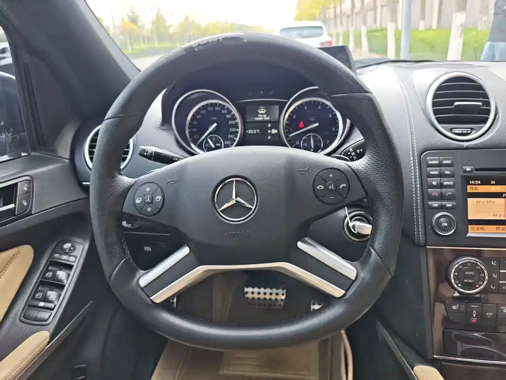 Mercedes-Benz M-Class — миниатюра 9