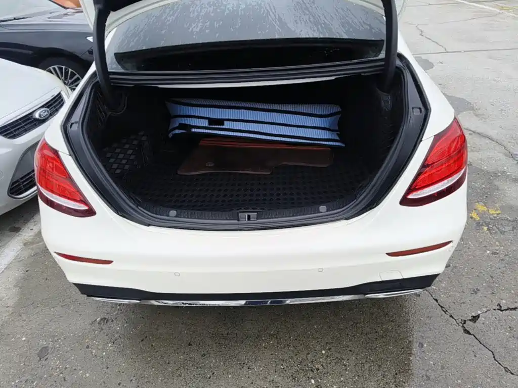 Mercedes-Benz E-Class — миниатюра 19