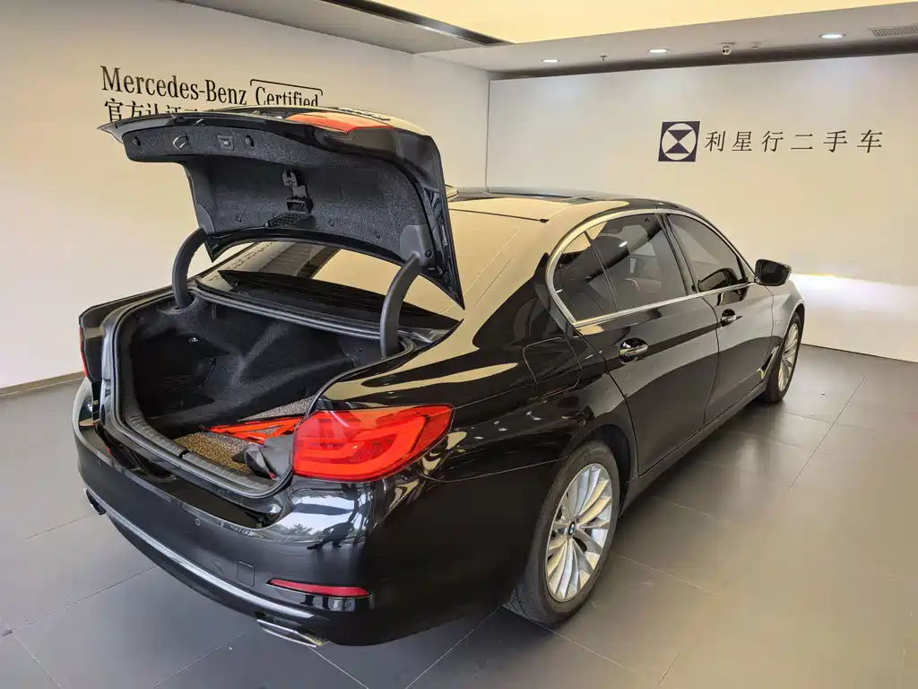 BMW 5 Series — миниатюра 10