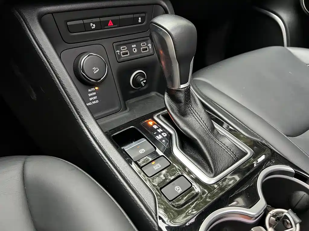 Jeep Commander — миниатюра 13