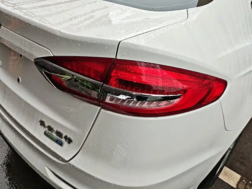 Ford Mondeo — миниатюра 8
