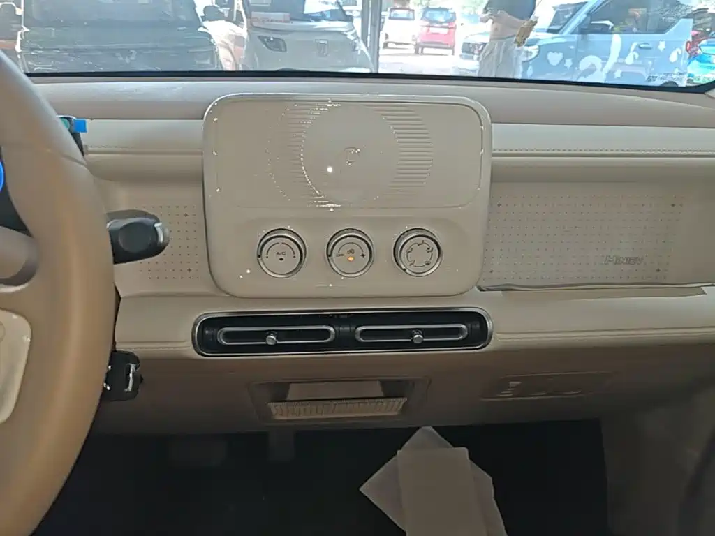 Wuling MINIEV — миниатюра 13